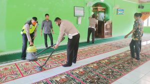 satlantas-polres-aceh-singkil-baksos-di-masjid-kampung-baru-2207067-rev2.jpg
