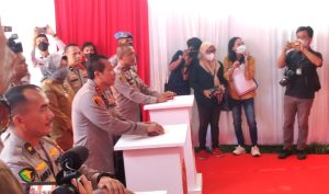 bersama-kapusdokkes-polri-kapolda-sumsel-launching-mri-3-tesla-rs-bhayangkara-220706b-rev2.jpg