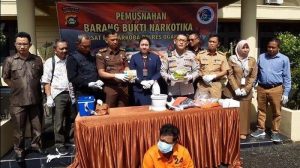 petugas-satuan-narkoba-polres-ogan-ilir-amankan-11-kg-sabu-220708d-rev1.jpg