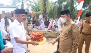 wako-h-affan-letakkan-batu-pertama-pembangunan-balai-persulukan-di-desa-tangga-besi-220708a-rev1.jpg