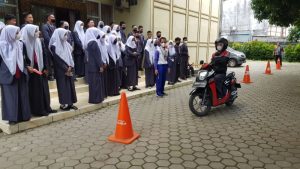 peduli-keselamatan-berkendara-astra-motor-sumsel-ingatkan-cari_aman-220708q-rev1.jpg