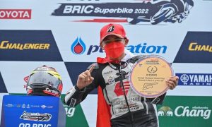 tunggangi-honda-nsf250r-decksa-almer-pebalap-belia-naik-podium-chang-international-circuit-thailand-220708n-rev1.jpg