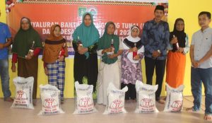 akhir-ramadan-kades-tualang-serahkan-blt-dd-tahap-i-dan-ii2022-220708k-rev1.jpg