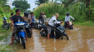 kembali-banjir-warga-desa-panglima-sahman-rundeng-minta-pemerintah-carikan-solusi-220708h-rev1.jpg