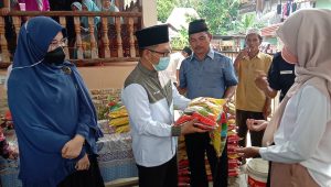 yasinan-dan-ruwahan-ardiansyah-bagikan-sembako-ke-warga-2207165-rev1.jpg