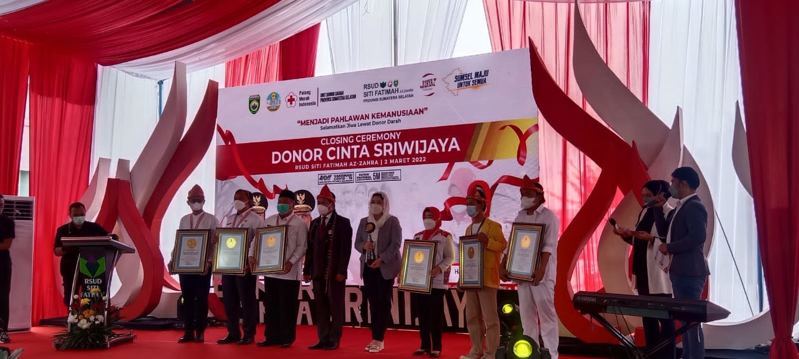 dukung-donor-darah-peduli-kemanusiaan-fmb-terima-penghargaan-dari-leprid-220716y-rev1.jpg