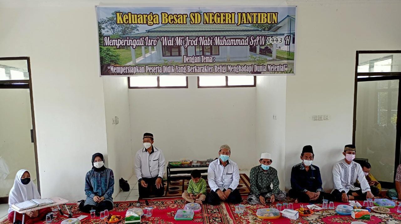 peringatan-isra-miraj-ustad-baydowi-tausyiah-di-sdn-jantibun-desa-empat-supat-barat-muba-220716a-rev1.jpg