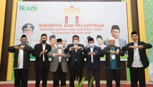 ikadi-anugerahi-gubernur-deru-penghargaan-tokoh-nasional-peduli-dakwah-islam-rahmatan-lilalamin-220716t-rev1.jpg