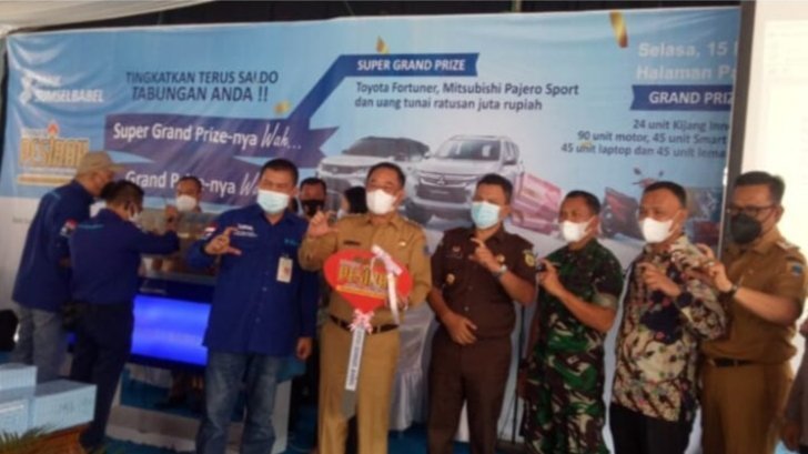 efendi-warga-jalan-emil-salim-lahat-raih-mobil-innova-undian-pesirah-bsb-220716w-rev1.jpg