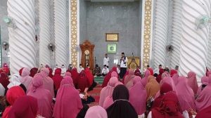 bupati-ajak-asn-dilingkungan-pemkab-ogan-ilir-untuk-makmurkan-masjid-agung-an-nur-220716r-rev1.jpg