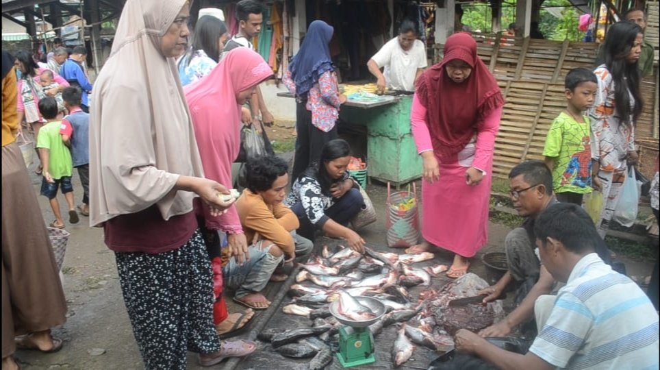 tingkatkan-populasi-dinas-perikanan-oku-restocking-bibit-ikan-220716y-rev1.jpg