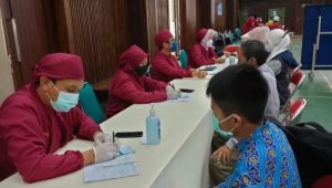 gebyar-vaksinasi-massal-dosis-kedua-di-sma-muhammadiyah-1-yogyakarta-berjalan-sukses-220716c-rev1.jpg