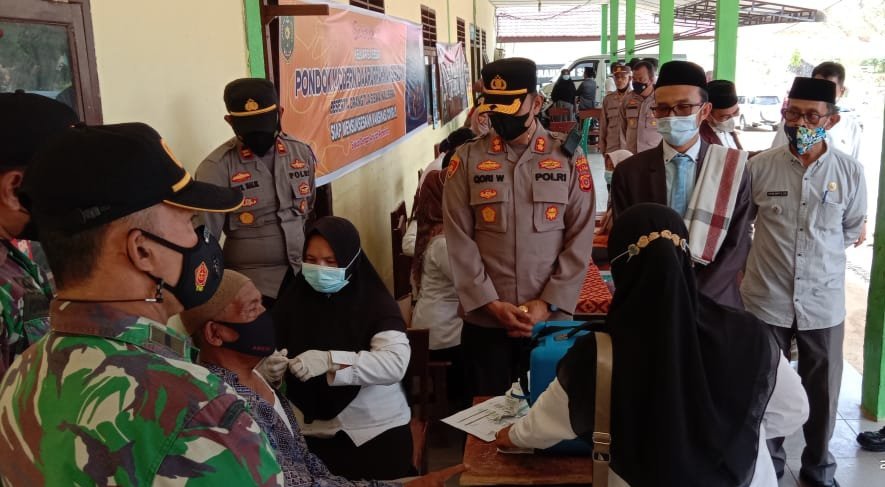 kapolres-subulussalam-monitoring-vaksinasi-di-ponpes-daarurrahmah-sepadan-220718w-rev1.jpg