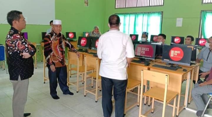 jelang-ujian-peserta-pppk-kepala-disdikbud-tinjau-smk-simpang-kiri-220718b-rev1.jpg