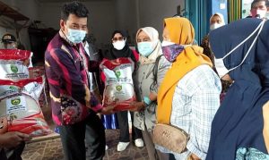 dapat-bantuan-beras-dari-gubernur-sumsel-ini-harapan-jpkp-palembang-220718q-rev1.jpg
