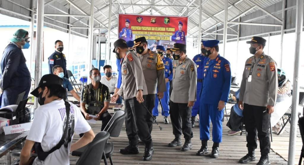 percepat-vaksinasi-massal-polda-sumsel-sasar-masyarakat-pesisir-pantai-220718b-rev1.jpg