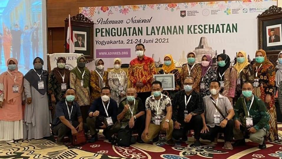 inovasi-dokter-masuk-desa-diapresiasi-bupati-askolani-terima-penghargaan-adinkes-2207189-rev1.jpg