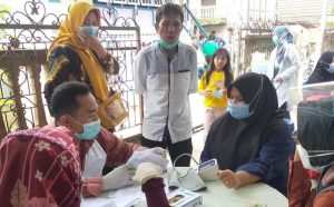 50-lansia-rt-57-kelurahan-5-ulu-ikuti-vaksinasi-tahap-i-220721z-rev1.jpg