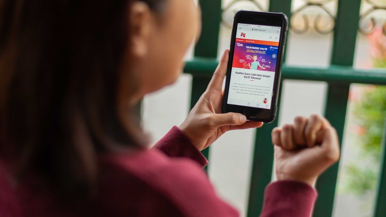 bersiap-menggelar-5g-telkomsel-perluas-cakupan-volte-hingga-230-kota-di-2021-220721j-rev1.jpg