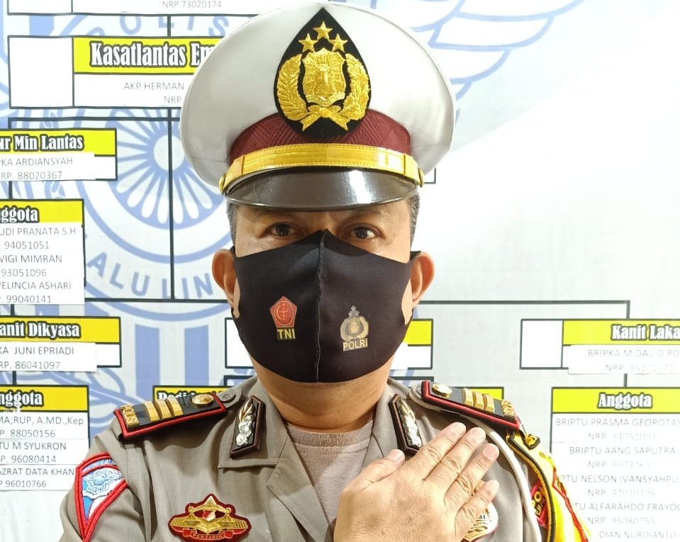 cegah-penyebaran-covid-19-kasat-lantas-polres-pagaralam-ajak-warga-tunda-mudik-220721v-rev1.jpg