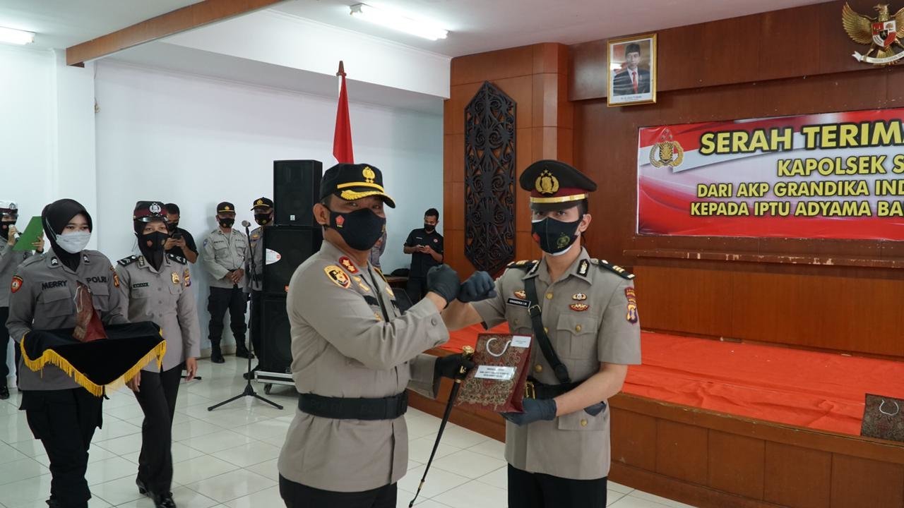 pimpin-sertijab-kapolsek-samboja-ini-pesan-kapolres-kukar-220721e-rev1.jpg