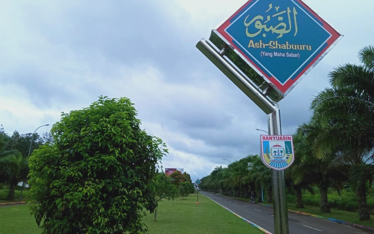 dinilai-edukatif-papan-asmaul-husna-di-pintu-masuk-perkantoran-pemkab-banyuasin-diapresiasi-220721w-rev1.jpg