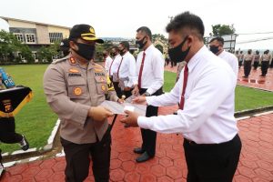 15-personil-polres-kukar-diganjar-reward-ini-pesan-kapolres-220721y-rev1.jpg