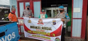jelang-hari-bhayangkara-polres-kukar-bagikan-sembako-220721p-rev1.jpg
