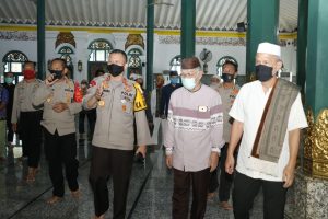 kapolda-sumsel-tinjau-kesiapan-protokol-kesehatan-di-masjid-agung-220721u-rev1.jpg