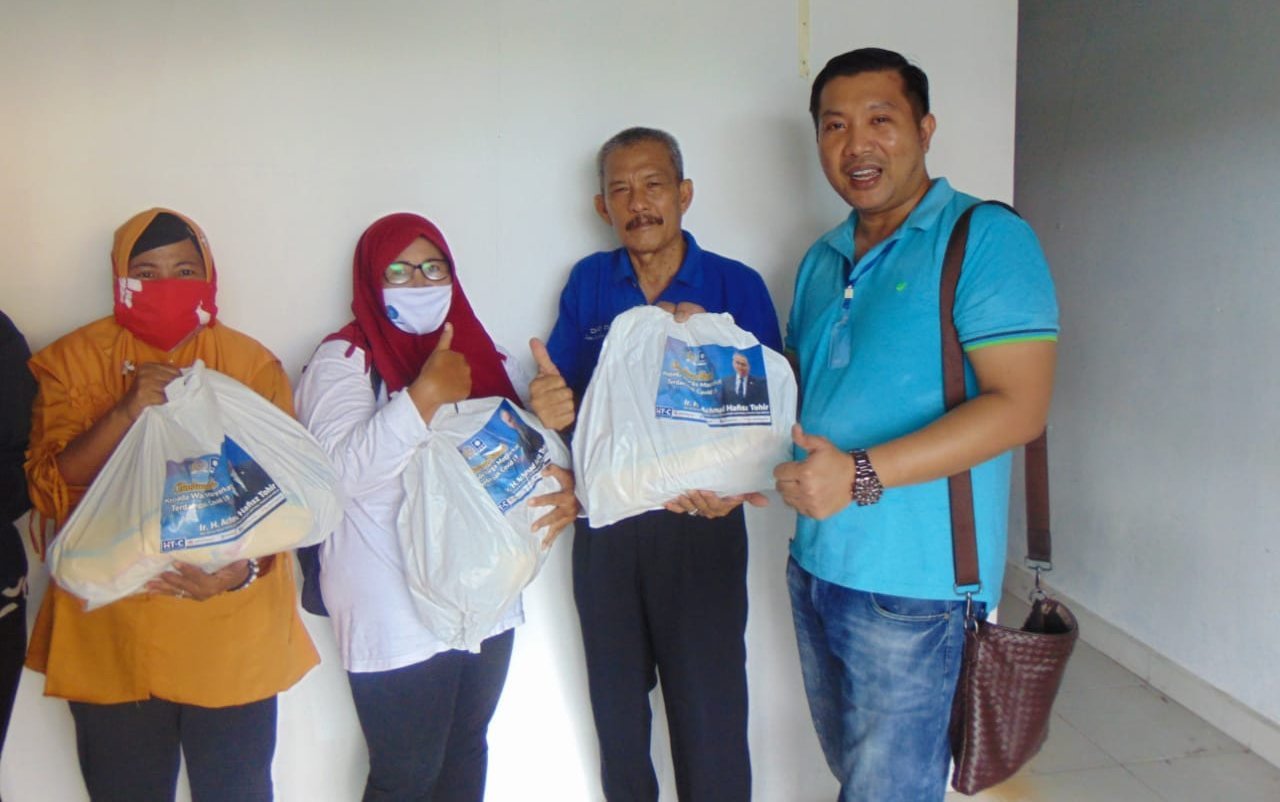 peduli-ditengah-pandemi-anggota-dpr-ri-ini-sebar-5000-paket-sembako-220721o-rev1.jpg