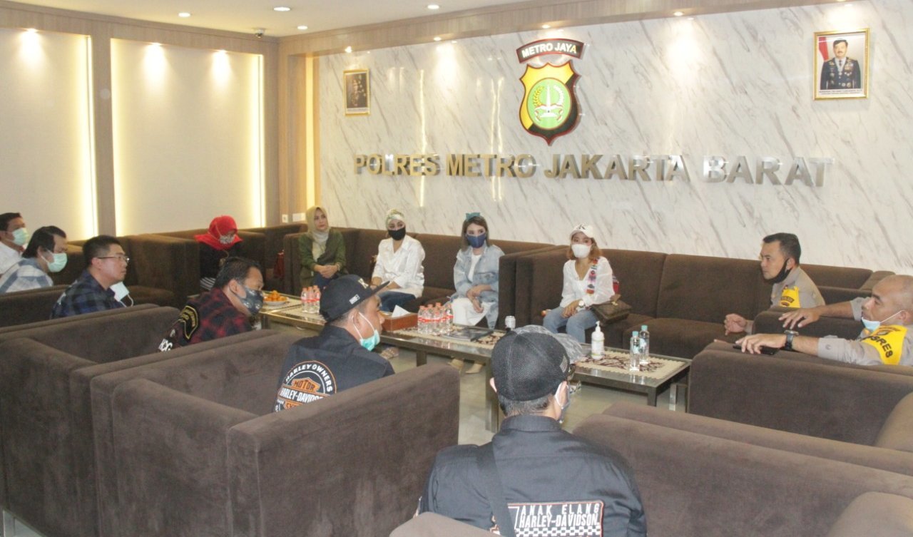 kalangan-artis-dan-pengusaha-apresiasi-program-polres-metro-jakbar-220721f-rev1.jpg