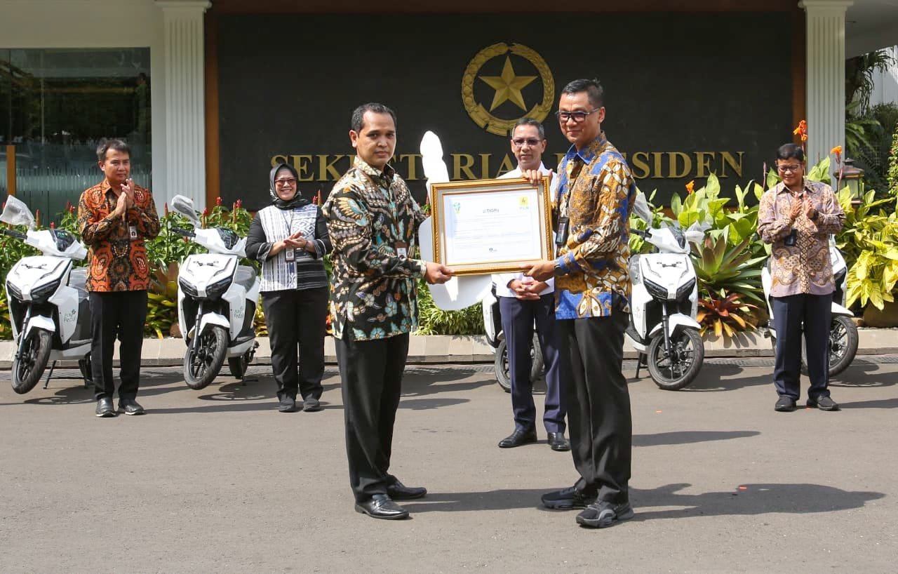 dukung-transisi-energi-bersih-5-istana-kepresidenan-diganjar-reward-pln-220907j.jpg