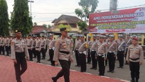 gelar-apel-pengeseran-pasukan-pam-pilkades-serentak-ini-arahan-wakapolres-muba-2210143.jpg