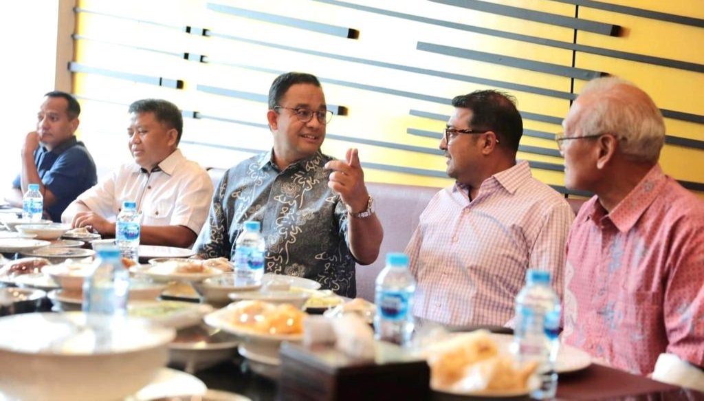 anies-baswedan-makan-bareng-3-partaisekjen-demokrat-alhamdulillah-kami-makin-solid-221119p.jpg