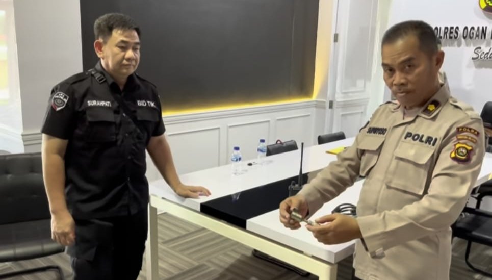 bid-tik-polda-sumsel-cek-rutin-peralatan-tik-polres-oki-221128v.jpg