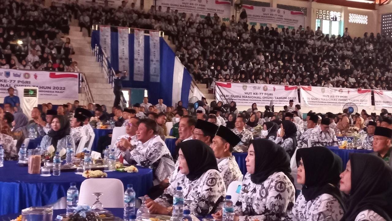 hut-pgri-di-lahat-gubernur-deru-peran-guru-sangat-penting-cetak-sdm-siap-bersaing-221210t.jpg