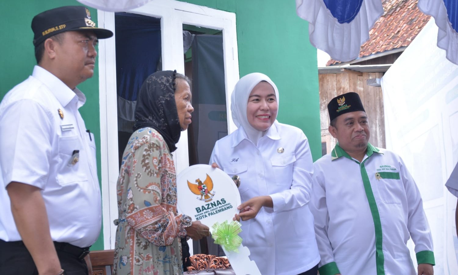 wawako-fitri-serahkan-program-bedah-rumah-ke-28-230112b.jpg