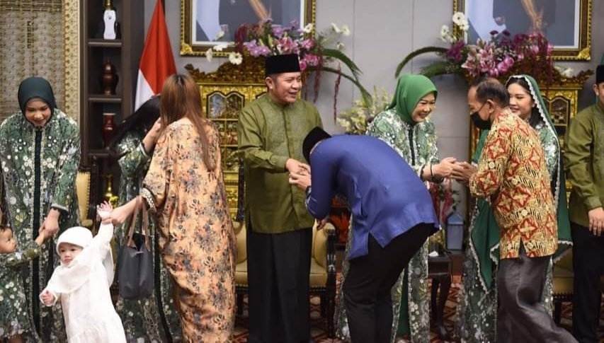 hari-raya-idul-fitri-1444-h-gubernur-sumsel-halal-bihalal-di-griya-agung-230425w.jpg