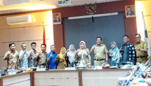 dikunjungi-tim-sesmilpres-bupati-lahat-diusulkan-terima-tanda-kehormatan-swk-230613z.jpg